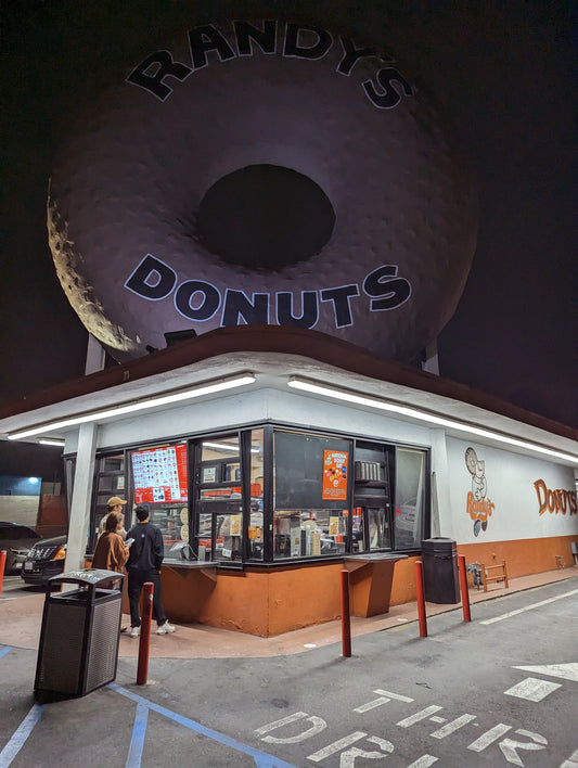 The Legacy of the Big Donuts of Los Angeles : Homage LA - Homage LA
